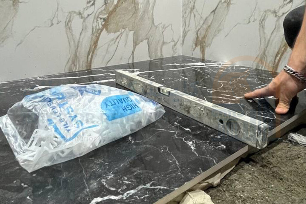 اجرای اسلب کف و بدنه سرویس بهداشتی کلینیک زیبایی جردن